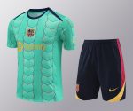 Conjunto de calentamiento FC Barcelona azul claro escudos - Imagen 2